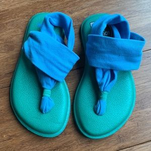 Sanuk sandals size 9-10